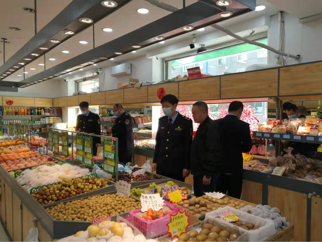 满洲里市市场监管综合行政执法大队 开展国庆市场监管领域安全检查(图2) 满洲里市市场监管综合行政执法大队 开展国庆市场监管领域安全检查(图2)